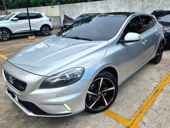 VOLVO V40 2.0 T5 R DESIGN TURBO GASOLINA 4P AUTOMÁTICO